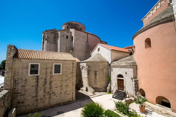 St. Donat church viewed from bell tower of St. Anastasia church in Zadar, Croatia — Stock Photo, Image