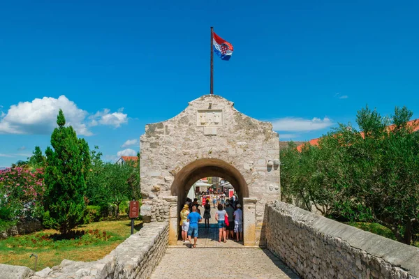Entrance gate to the historic city of Nin, Croatia — Stock Photo, Image