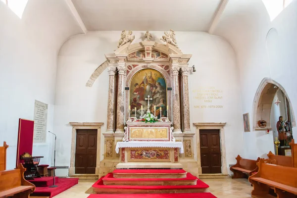 Interno altare della chiesa cristiana nella città storica di Nin, Croazia — Foto Stock