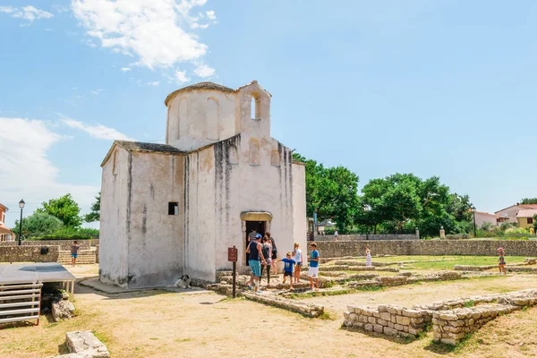 Kostel svatého kříže je chorvatský předrománská katolický kostel pocházející z 9. století v Nin — Stock fotografie