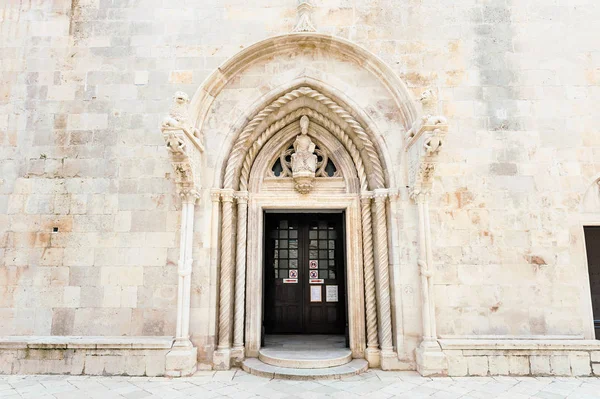 KORCULA, CROATIA - APRIL 2, 2016: Parts of the old town of Korcula on the island of Korcula, Croatia — Stock Photo, Image