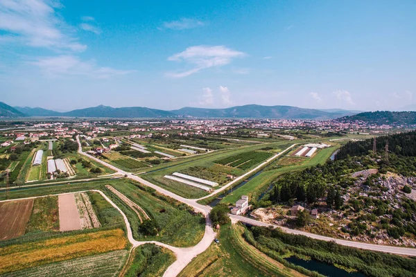 Flygfoto över bördig mark och grödor i södra Kroatien i Neretva dalen — Stockfoto