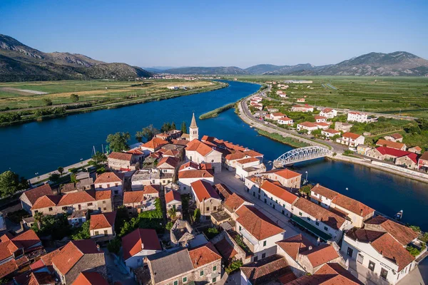 南クロアチアのダルマチアにおける小さな場所で空気からの眺め。Opuzen. — ストック写真