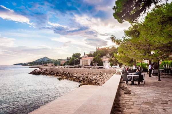Сцены и достопримечательности в небольшом прибрежном городке Млини, рядом с Дубровником . — стоковое фото