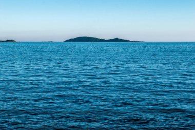 Okyanus deniz ufku gökyüzü duvar kağıdı. Deniz manzarası. Kupari, Dubrovnik, Hırvatistan