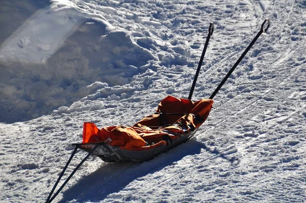 Trineos Rescate Fuera Base Rescate Listo Para Emercencia Los Alpes — Foto de Stock