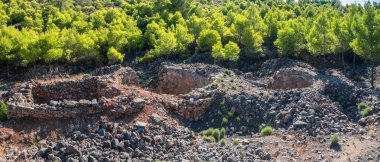 Lavrion Antik Gümüş Madenleri 'nin tarihi yerinde etkileyici bir manzara.