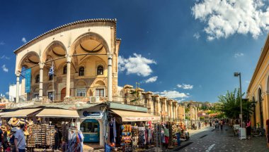  Monastiraki Meydanı 'ndaki eski cami.