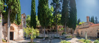 Atina, Yunanistan yakınlarındaki Imitos Dağı 'ndaki Kesariani manastırının izleri