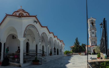  Agios Konstantinos 'taki Saint Nektarios Basilikası Lavrio yakınlarındaki Lavreotiki, Peleponnes 