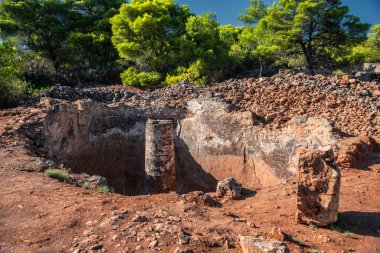 Lavrion Antik Gümüş Madenleri 'nin tarihi yerinde etkileyici bir manzara.