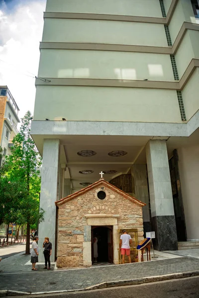 Atina 'da bir otel inşaatı altında Ortodoks şapeli 