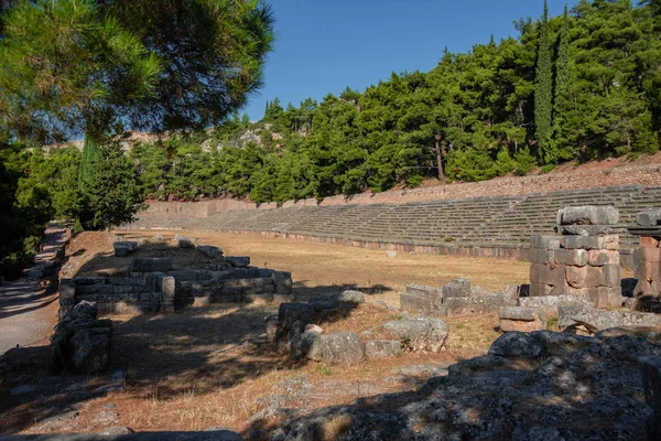 ギリシャのデルファイにある古代スタジアムのパノラマビュー — ストック写真