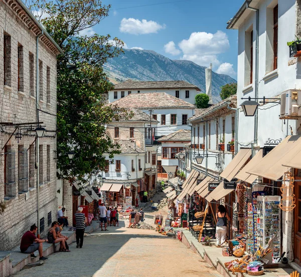 Calle Con Tiendas Recuerdos Centro Histórico Gjirokastra Albania Arquitectura Otomana — Foto de Stock