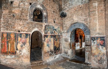 Yunanistan 'ın Arta kentindeki Panagia Parigoritissa (M.S. 13. yüzyıl) Bizans Kilisesi' nin içinde.