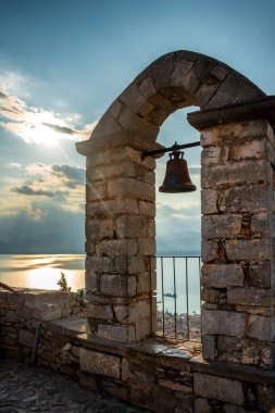 Yunanistan, Avrupa 'daki Nafplio kentinin üzerindeki tepenin üzerindeki Palamidi şatosunun izleri