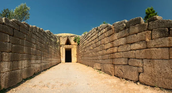 位于阿崔斯国库入口上方的三角冠冕 阿崔斯是公元前13世纪的蜂窝式坟墓 在古希腊 — 图库照片