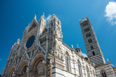 Siena Katedrali (Duomo di Siena), 1215 ve 1263 yılları arasında Siena 'da tamamlanan ve şu anda Meryem' in varsayımına adanmış bir ortaçağ kilisesidir.