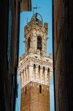 Siena 'nın Piazza del Campo' su, İtalya 'nın tarihi merkezi Siena, Toskana' nın ana kamusal alanı. Avrupa 'nın en büyük ortaçağ karelerinden biri olarak kabul edilir.