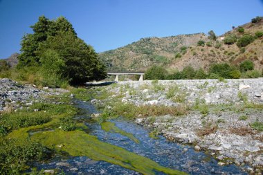 Aspromonte Ulusal Parkı, Calabria, İtalya 'daki Amendolea Nehri