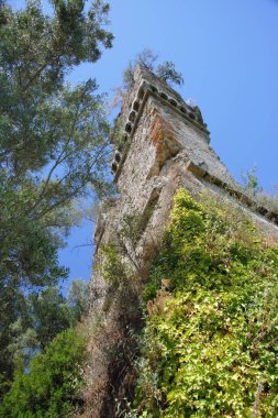 Calabria 'daki ünlü hayalet kasaba Oppido Vecchia' nın taklitleri, 1783 'te bir deprem tarafından yok edildi.