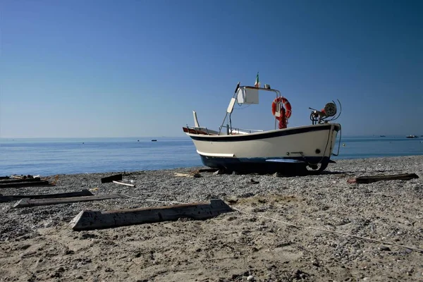Typische Bunte Fischerboote Die Tagsüber Ungenutzt Land Gehen — Stockfoto