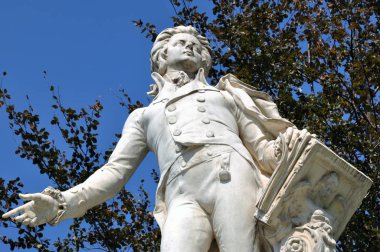 Wolfgang Amadeus Mozart 'ın Viyana' daki Ringstrasse yakınlarında Burggarten 'deki anıtı (1896)