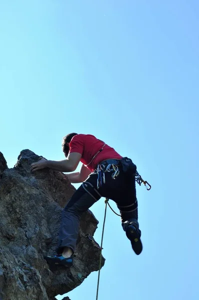 Young Man Climbing Natural Rocky Wall Walls Vienna — 스톡 사진