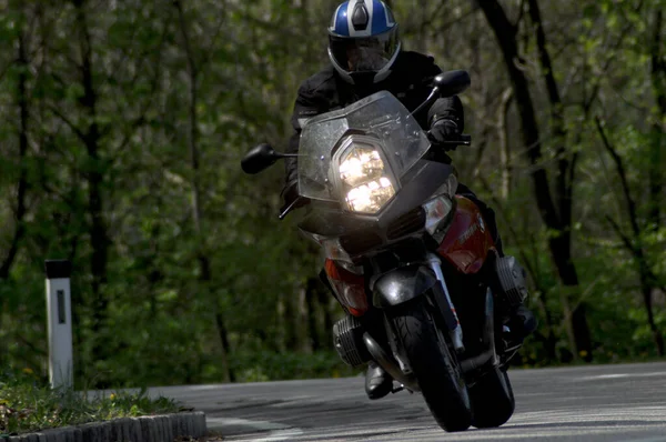 Motocicleta Camino Peligroso Sinuoso Bosque Viena Cerca Tulln —  Fotos de Stock