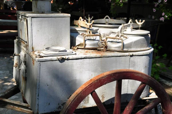 Cuisine Roulante Militaire Devant Restaurant Sur Lac Skadar Albanie — Photo