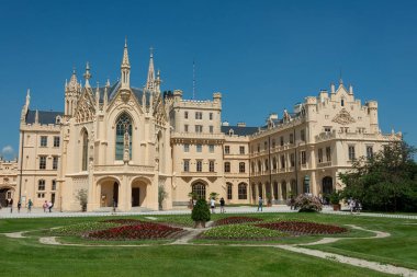 Lednice Sarayı, eski Lihtenştayn yazlığı, Lednice-Valtice Bölgesi.