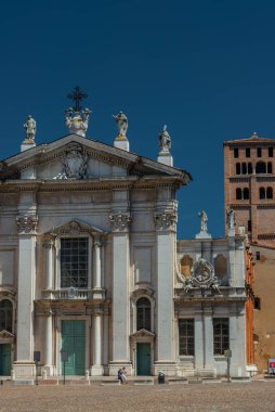 Duomo di San Pietro di Mantova (Mantova 'dan San Pietro katedrali)