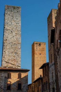 San Gimignano caddeleri ve kuleleri, İtalya, Toskana 'da küçük bir ortaçağ kasabası.