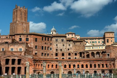 Roma, İtalya 'da Trajan Forumu ve Pazarı. Trajan 'ın Pazarı (Mercati di Traiano) Roma' nın başlıca turistik merkezlerinden biridir. Antik Roma pazarının güzel panoramik manzarası