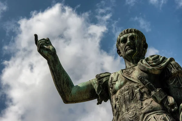 Бронзовая Статуя Императора Цезаря Нерваэ Траяна Форум Цезаря Нерваэ Траяна — стоковое фото