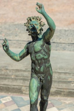 Faun 'un Evi. Pompeii 'deki Satir' in dramatik sahnesi. Pompeii, 1. yüzyılda Vezüv Dağı 'nın patlaması sonucu ölen antik bir Roma şehridir..