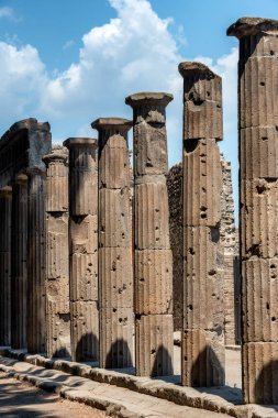Pompeii 'deki antik kalıntılar, Vezüv Dağı' nın patlaması sırasında Roma şehri yok edildi.