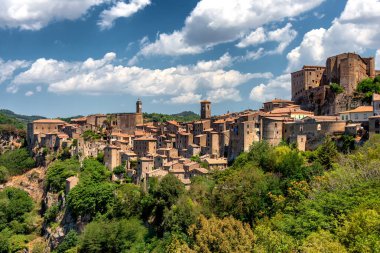 Sorano 'nun panoramik manzarası, Grosseto ili, Toscana (Toscana), İtalya