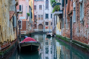 Aralık ayının soğuk bir kışında Venedik 'te turistik alanların dışında, gizli köşelerde - gizli güzellik