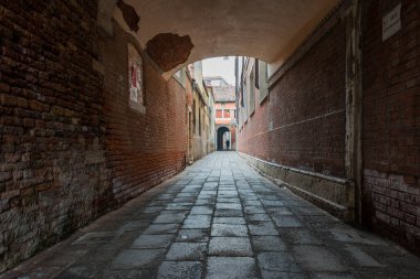 Aralık ayının soğuk bir kışında Venedik 'te turistik alanların dışında, gizli köşelerde - gizli güzellik