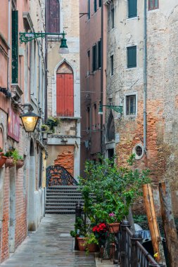 Aralık ayının soğuk bir kışında Venedik 'te turistik alanların dışında, gizli köşelerde - gizli güzellik