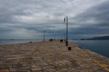 Trieste Molo Audace iskele kış akşamları
