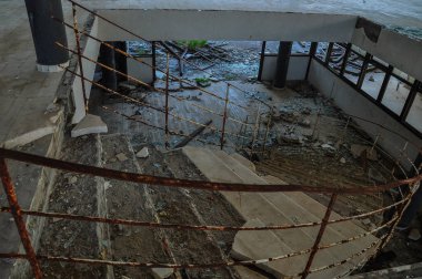 Dubrovnik yakınlarında terk edilmiş eski bir otel. 1991 'deki iç savaşta yok edildi ve terk edildi.