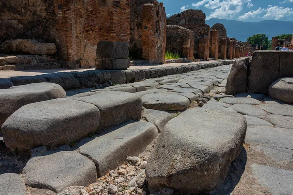 Pompeii Talya Taşlardan Yapılmış Rayları Olan Antik Bir Yol — Stok fotoğraf