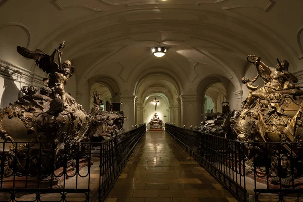 奥地利君主的骷髅和棺材 主要是哈布斯堡 帝国密码 奥地利维也纳 — 图库照片