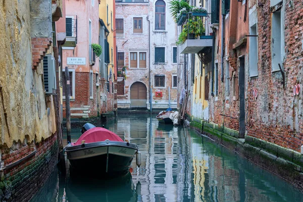 Aralık Ayının Soğuk Bir Kışında Venedik Turistik Alanların Dışında Gizli — Stok fotoğraf