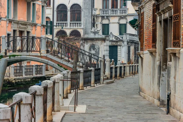 Aralık Ayının Soğuk Bir Kışında Venedik Turistik Alanların Dışında Gizli — Stok fotoğraf