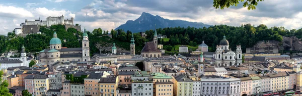 Vista Aérea Histórica Ciudad Salzburgo Con Hohensalzburg Fortress Ion Día — Foto de Stock