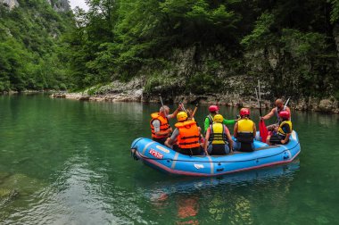 Durmitor Ulusal Parkı, Karadağ sahnesi: Tara Nehri 'nde rafting Macerası