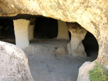 Charstone Tapınağı - Zoroastrian Tapınağı Duhok yakınlarındaki Jar Ston Mağarası, Kürdistan Irak